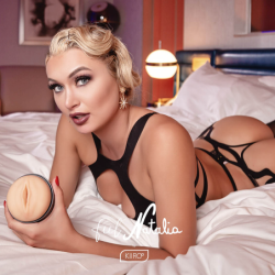 KIIROO - KEON + FEEL NATALIA STARR + LUBRICANTE AQUA QUALITY 50 ML